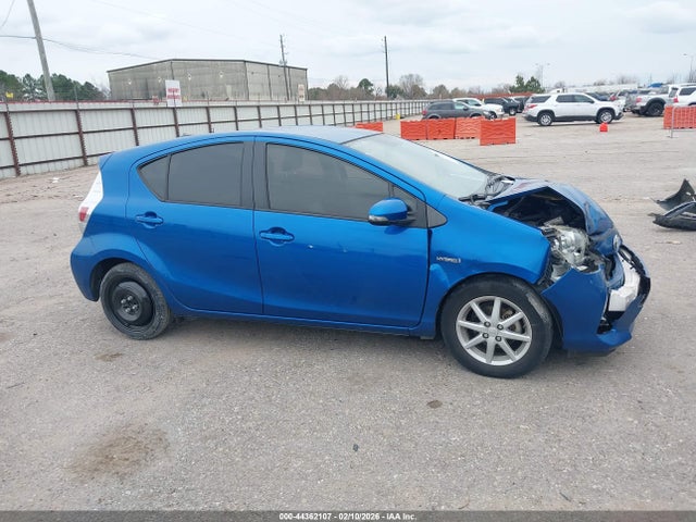 Toyota Prius c Three