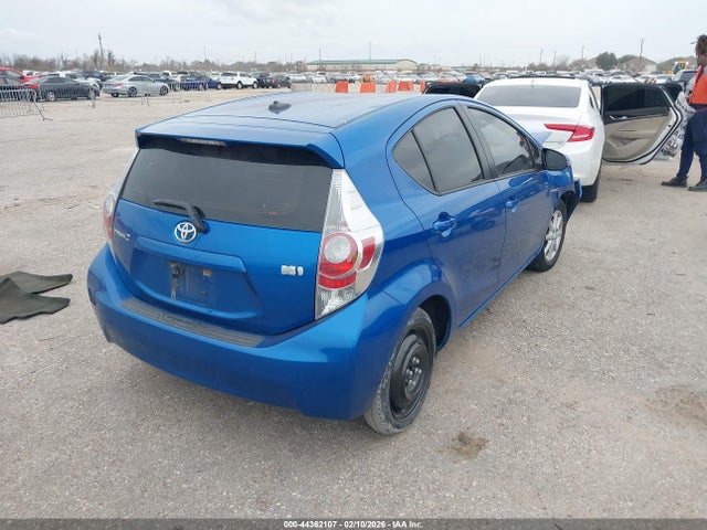 Toyota Prius c Three