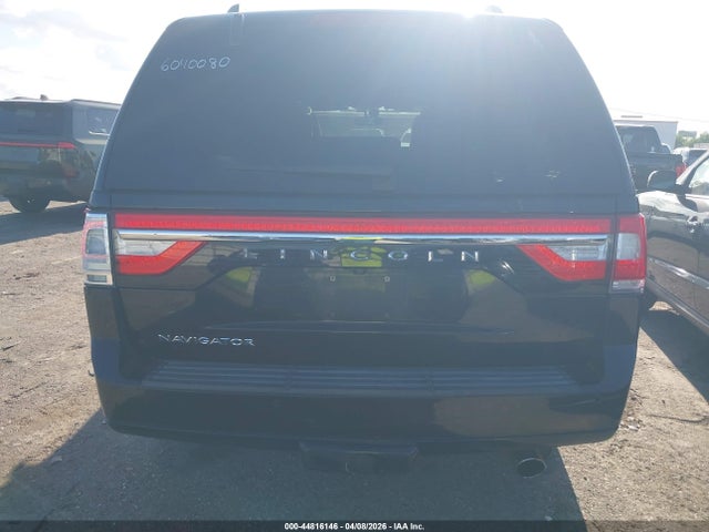 Lincoln Navigator Select
