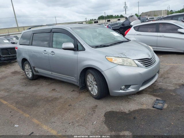 Salvage Toyota Sienna Image