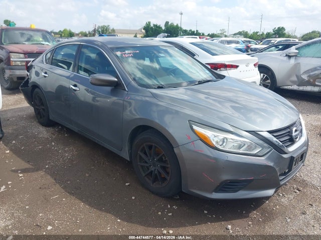 Salvage Nissan Altima Image