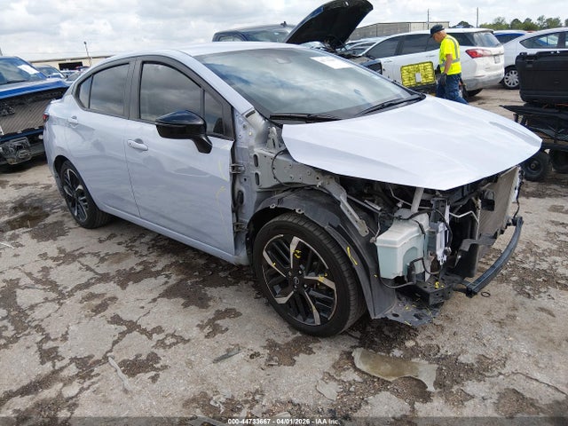 Salvage Nissan Versa Image