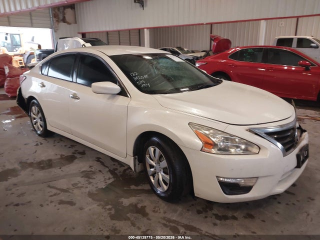 Salvage Nissan Altima Image