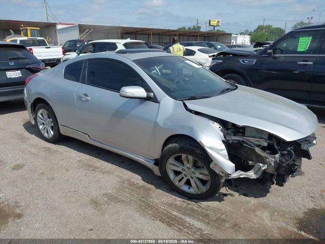 Salvage Nissan Altima Image