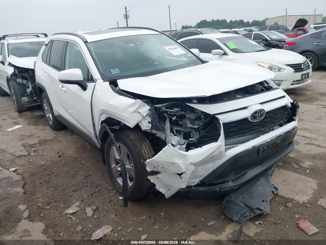 Salvage Toyota RAV4 Image