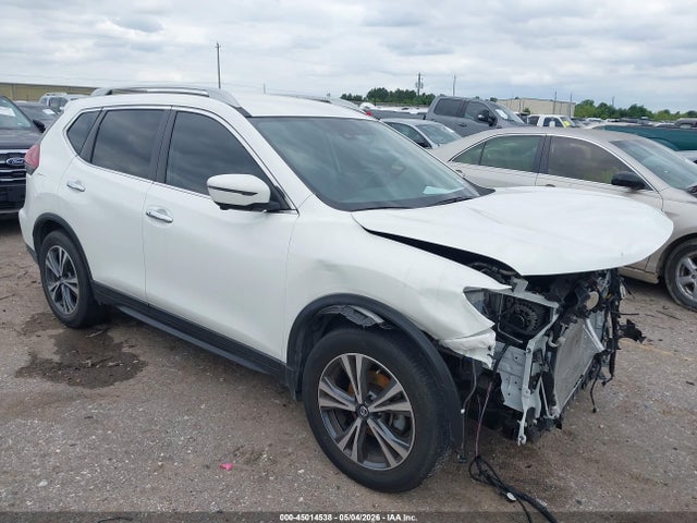 Salvage Nissan Rogue Image
