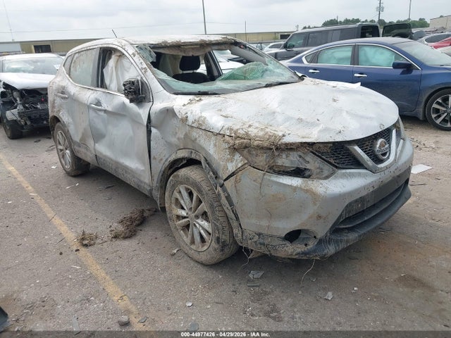 Salvage Nissan Rogue Image