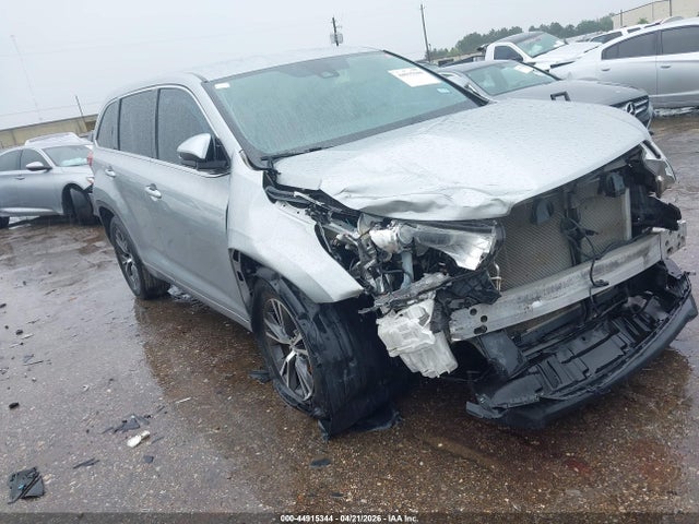 Salvage Toyota Highlander Image