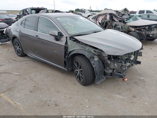 Salvage Toyota Camry Image
