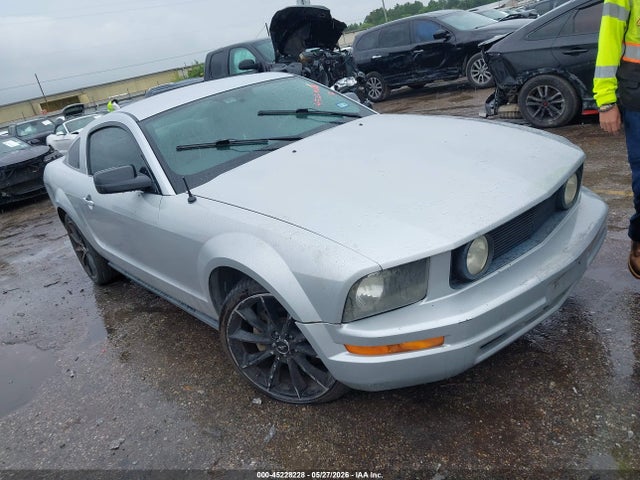 Salvage Ford Mustang Image