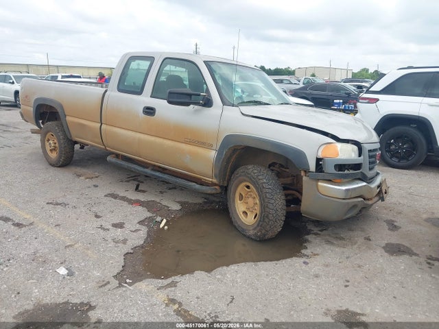 Salvage GMC Sierra 2500 Image