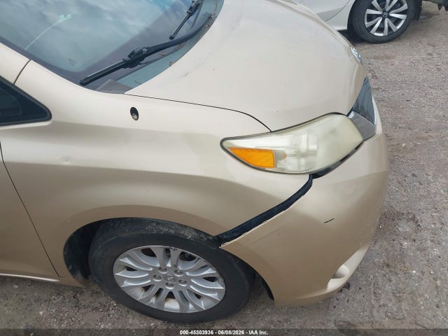 Toyota Sienna Le V6 8 Passenger
