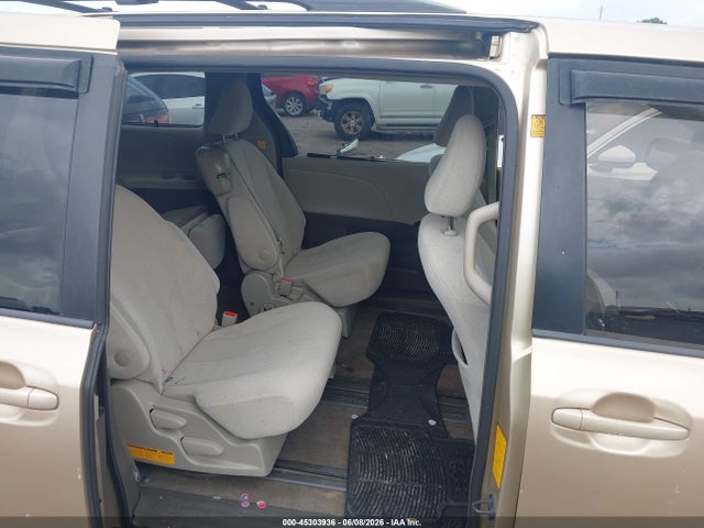 Toyota Sienna Le V6 8 Passenger