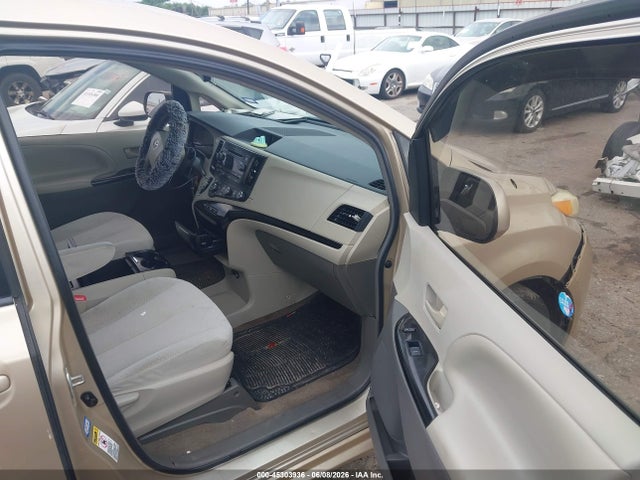 Toyota Sienna Le V6 8 Passenger