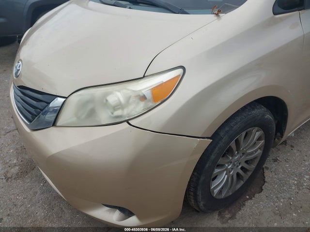 Toyota Sienna Le V6 8 Passenger