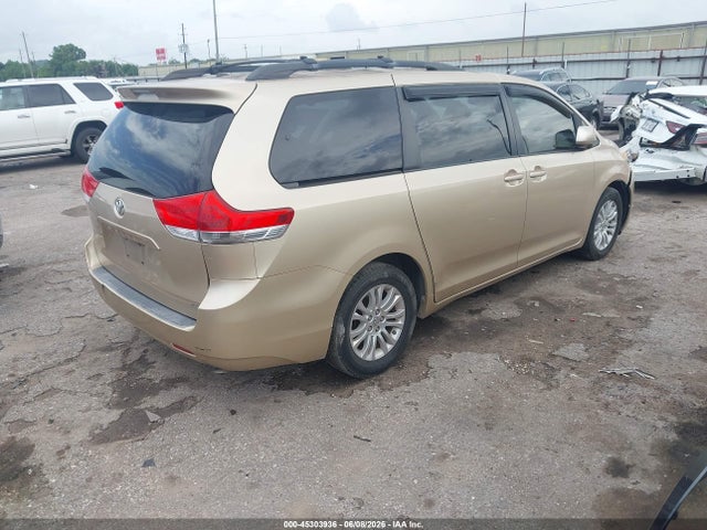 Toyota Sienna Le V6 8 Passenger