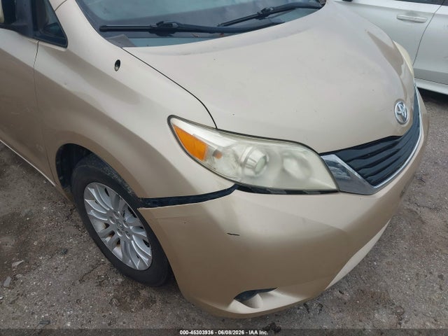 Toyota Sienna Le V6 8 Passenger