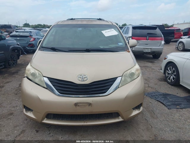 Toyota Sienna Le V6 8 Passenger