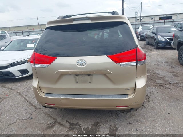 Toyota Sienna Le V6 8 Passenger