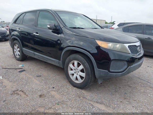 Salvage Kia Sorento Image