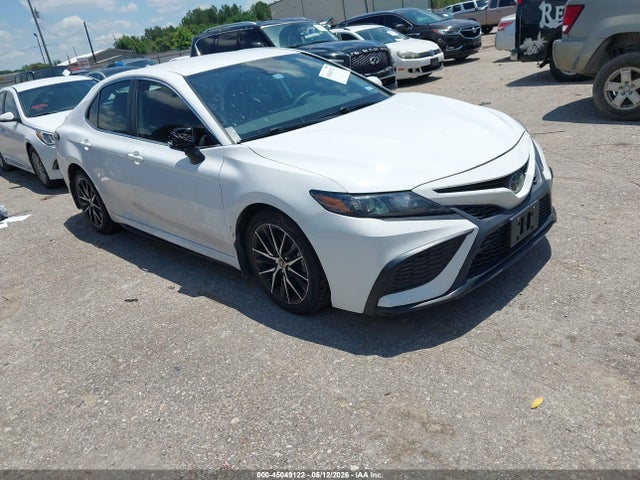 Salvage Toyota Camry Image