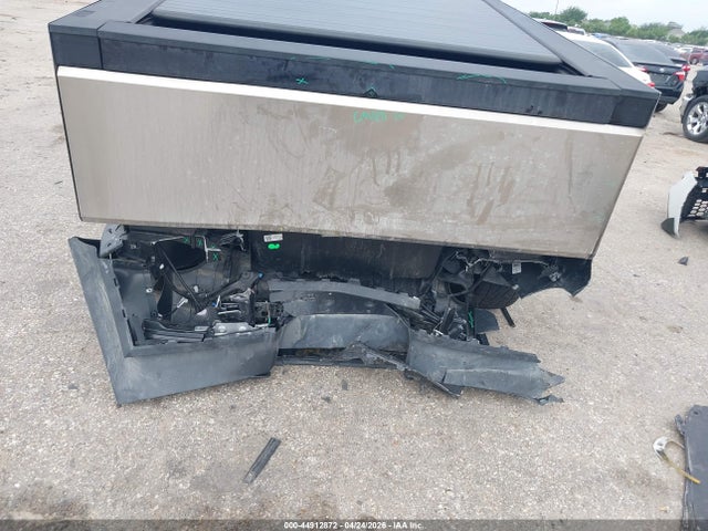 Tesla Cybertruck All-wheel Drive