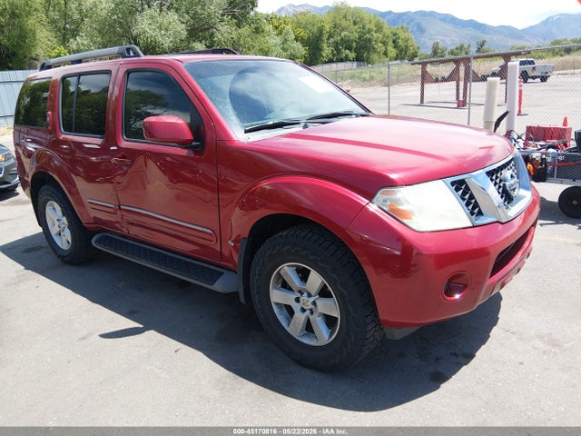 Salvage Nissan Pathfinder Image