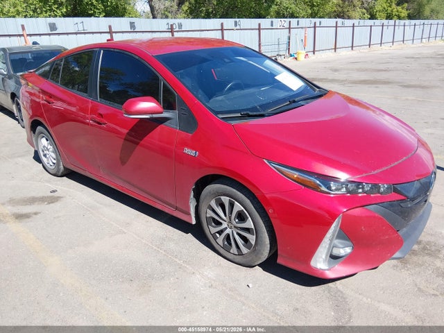 Salvage Toyota Prius Prime Image