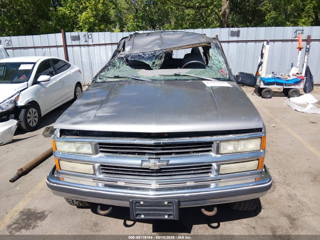 Chevrolet Suburban 2500