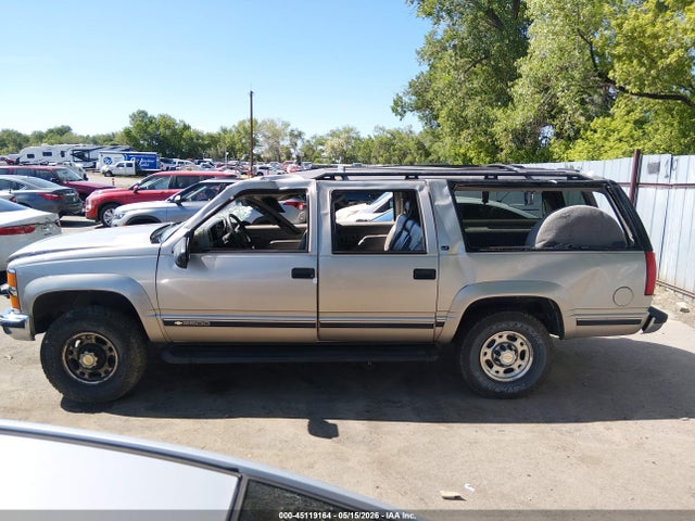 Chevrolet Suburban 2500
