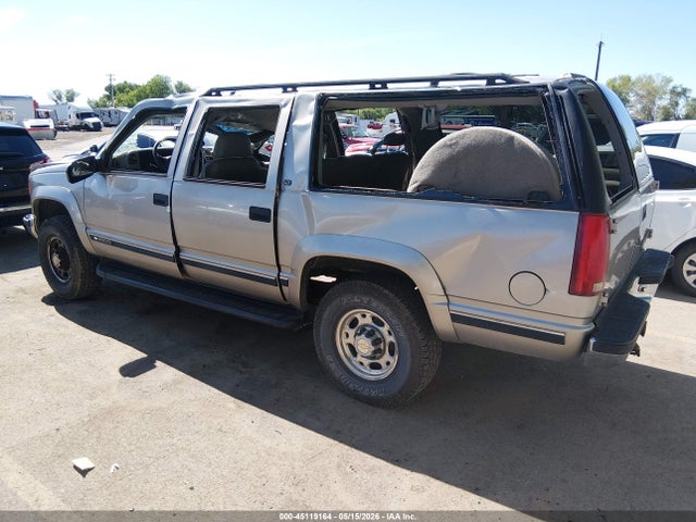 Chevrolet Suburban 2500