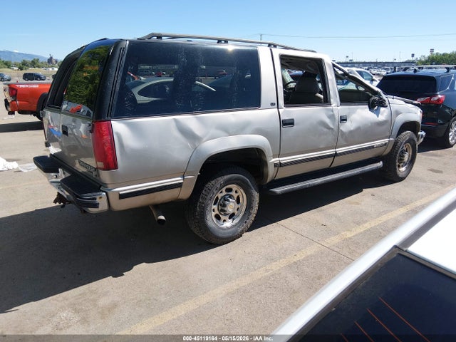 Chevrolet Suburban 2500