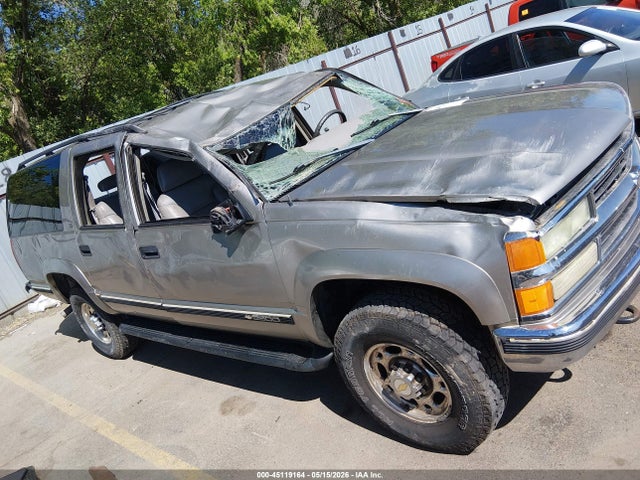 Chevrolet Suburban 2500