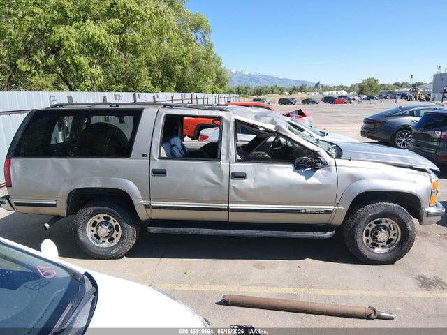 Chevrolet Suburban 2500
