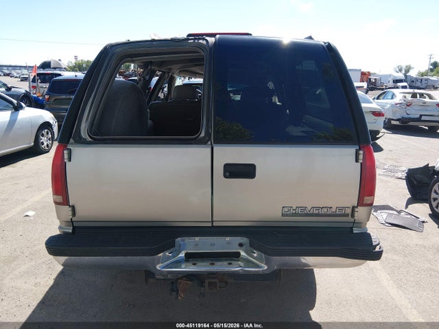 Chevrolet Suburban 2500