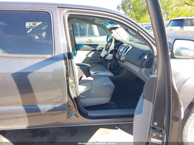 Toyota Tacoma Base V6