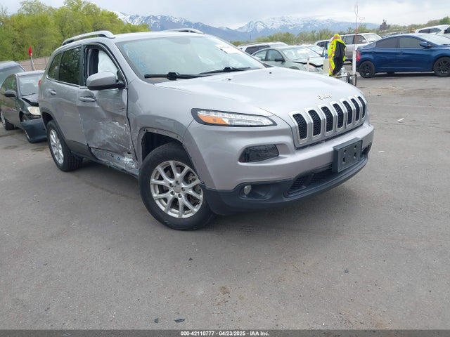 Salvage Jeep Cherokee Image