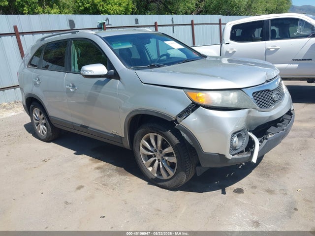 Salvage Kia Sorento Image