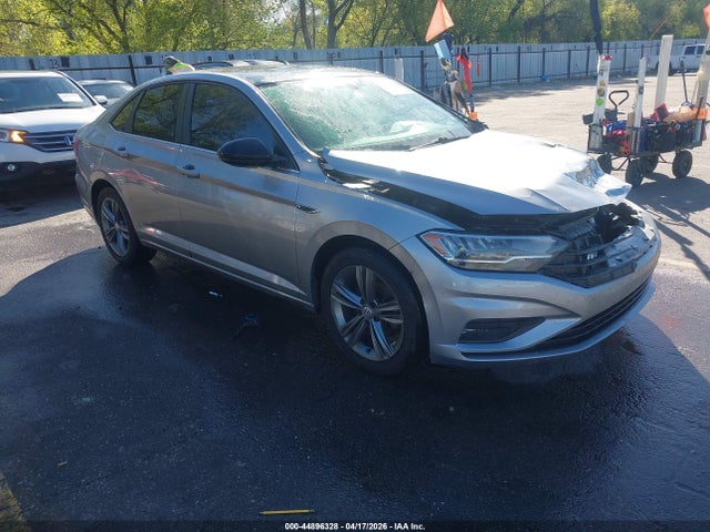Salvage Volkswagen Jetta Image
