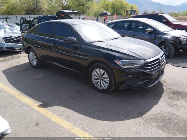Salvage Volkswagen Jetta Image