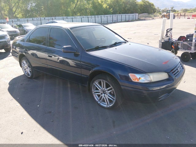 Salvage Toyota Camry Image