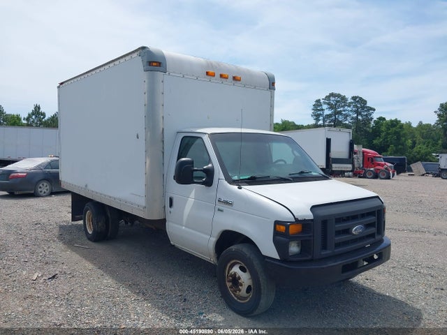 Salvage Ford E-350 Image