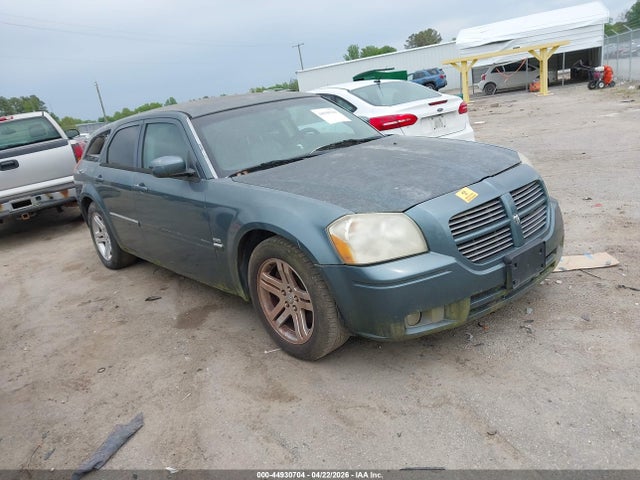 Salvage Dodge Magnum Image