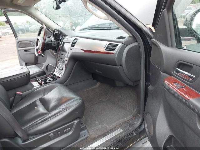 Cadillac Escalade Standard