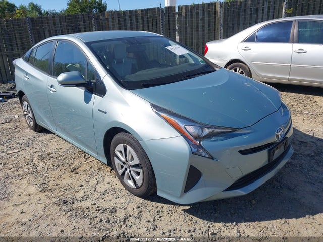 Salvage Toyota Prius Image