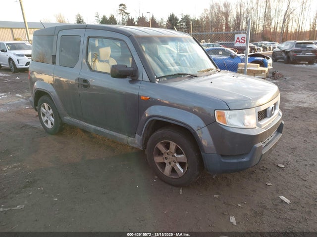 Salvage Honda Element Image