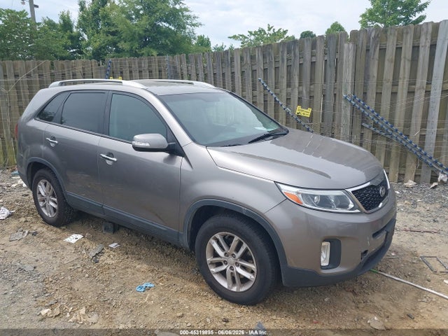 Salvage Kia Sorento Image