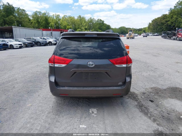 Toyota Sienna Le