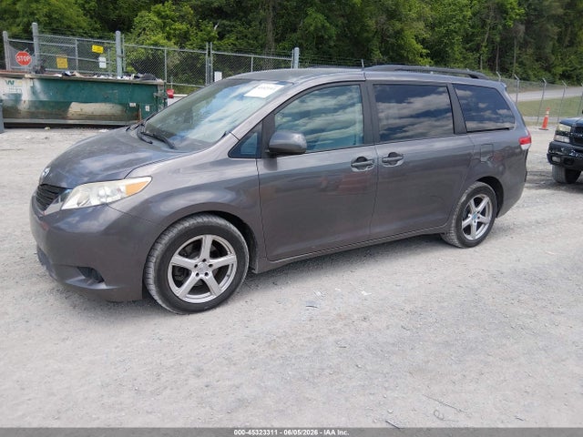 Toyota Sienna Le
