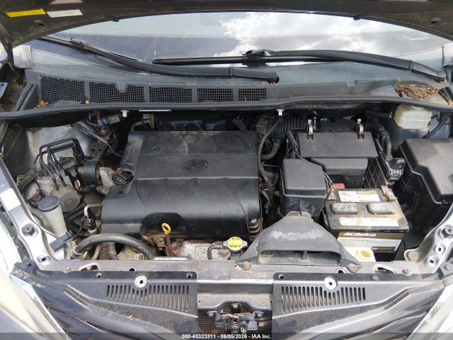Toyota Sienna Le